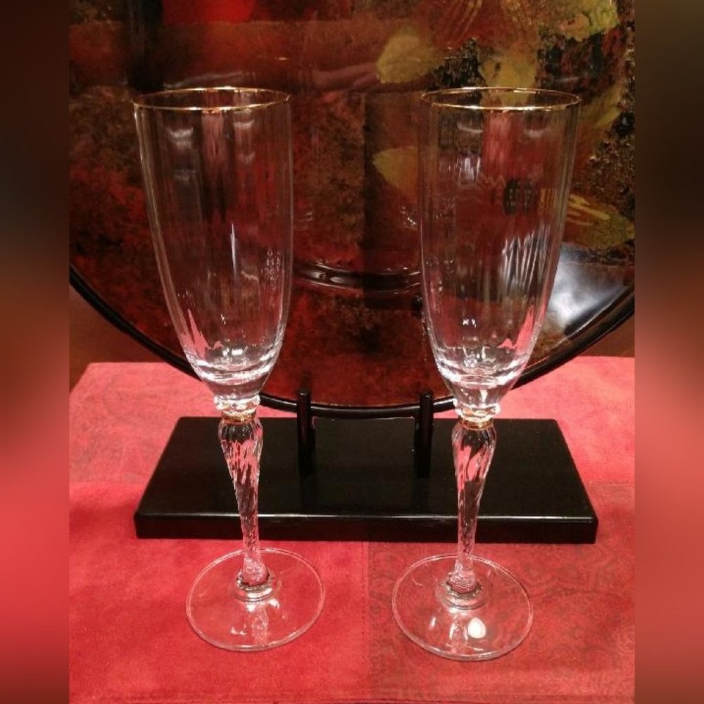Pair of Gold-Rimmed Optic Illusion Champagne Glasses
